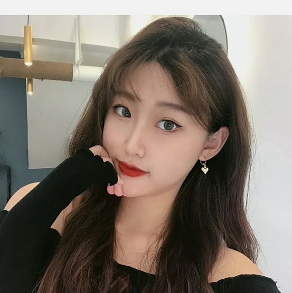 **New 18k heart❤ Gold Stud Earrings - Picture 4 of 8